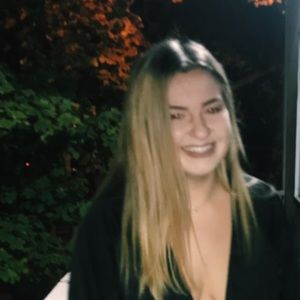 Meet your Posher, Caroline
